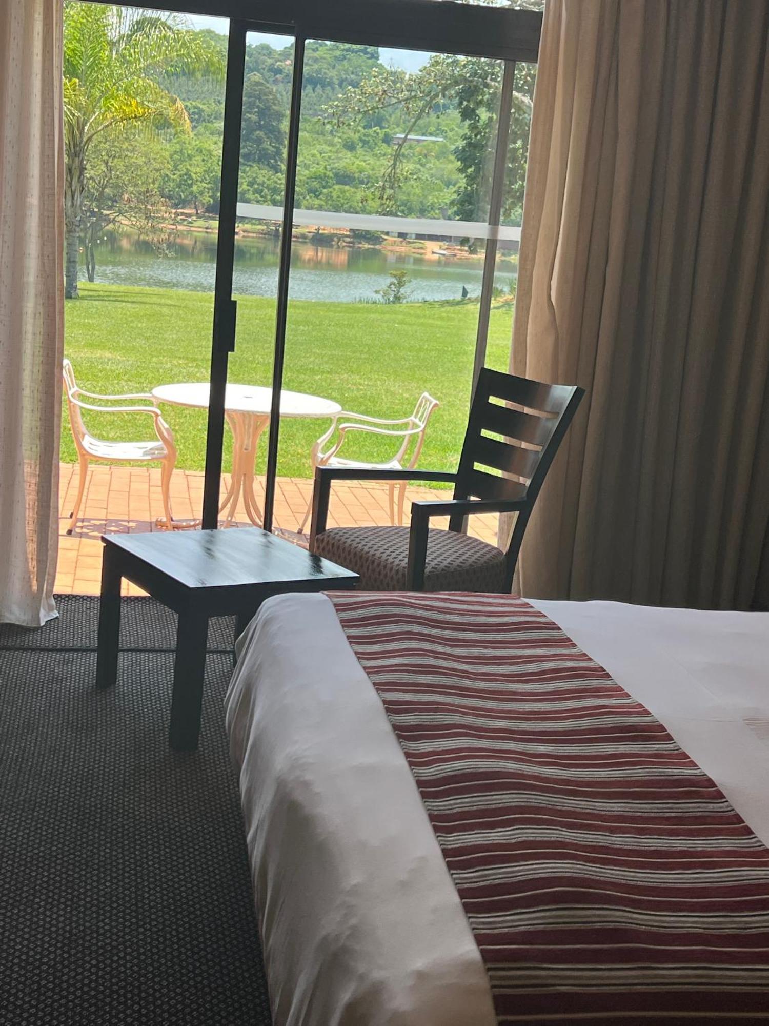 African Sky Hotels - Pine Lake Inn White River Exterior photo